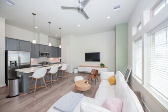 5209 Allen St in Houston, TX - Building Photo - Building Photo