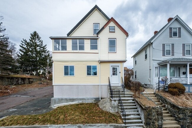 92 Pine St, Unit #2 in Malden, MA - Building Photo - Building Photo
