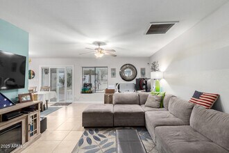 2744 E Windrose Dr in Phoenix, AZ - Building Photo - Building Photo