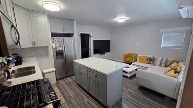 4319A Central Ave in San Diego, CA - Foto de edificio - Building Photo