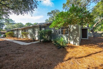1013 Holton Ave, Unit 3 in Fort Walton Beach, FL - Foto de edificio - Building Photo