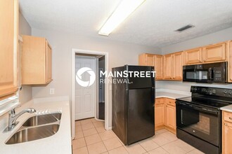 8316 Frost St N in Jacksonville, FL - Foto de edificio - Building Photo