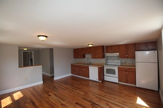 319 Central Ave, Unit 1 in Norwich, CT - Building Photo - Building Photo