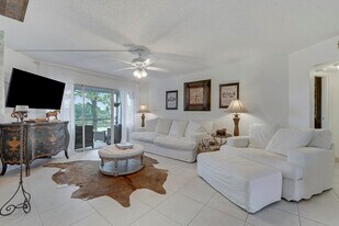 3755 Via Poinciana in Greenacres, FL - Building Photo