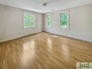909 Harmon St, Unit Spacious 4 Bed | 2 Bath H in Savannah, GA - Foto de edificio - Building Photo