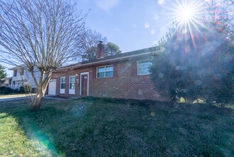 38 Sacramento Dr in Hampton, VA - Building Photo - Building Photo