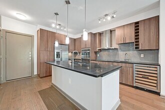 3600 S Lamar Blvd, Unit 213 in Austin, TX - Building Photo - Building Photo