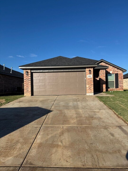 3008 Farmyard Dr in Amarillo, TX - Building Photo
