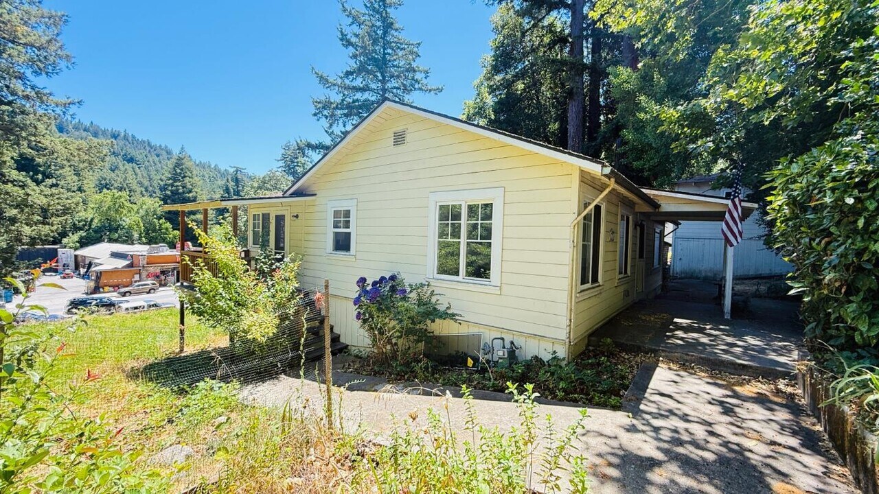 13024 Pine St in Boulder Creek, CA - Building Photo