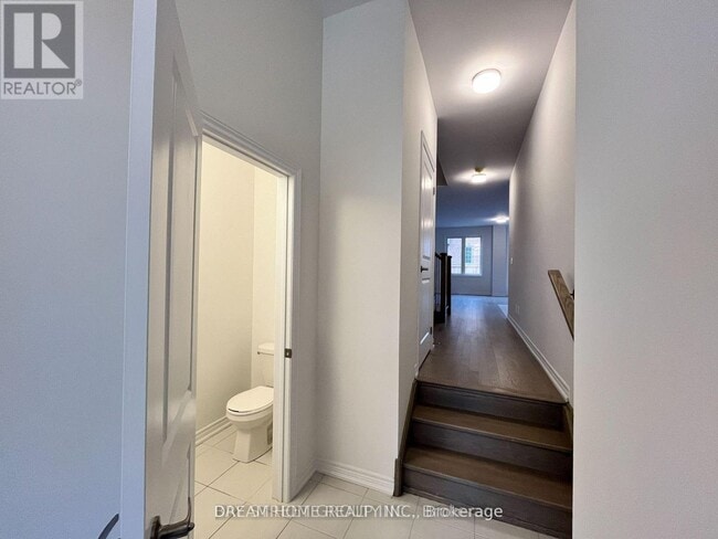 8 Brofarm Ln in Whitchurch-Stouffville, ON - Building Photo - Building Photo