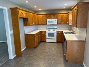 1752 S Fisk Ave in Springfield, MO - Building Photo - Building Photo