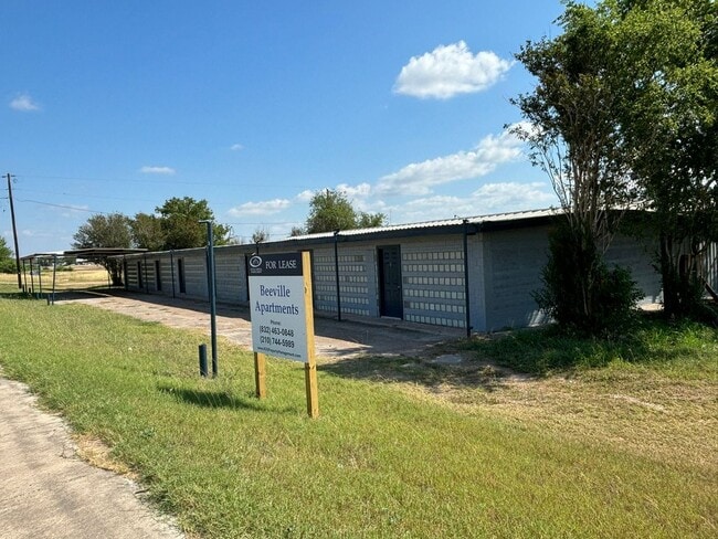 1627 FM351 in Beeville, TX - Building Photo - Building Photo