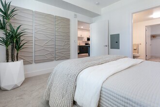 Nova in Irvine, CA - Foto de edificio - Building Photo