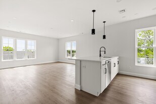 103 Cottage St, Unit 406 in Lynn, MA - Building Photo