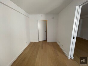 222 E 39th St in New York, NY - Building Photo - Building Photo