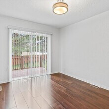 9763 Sitzmark Dr in Sandy, UT - Foto de edificio - Building Photo