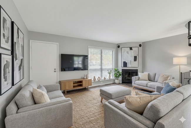 2410 Grandview Ave in Cincinnati, OH - Foto de edificio - Building Photo