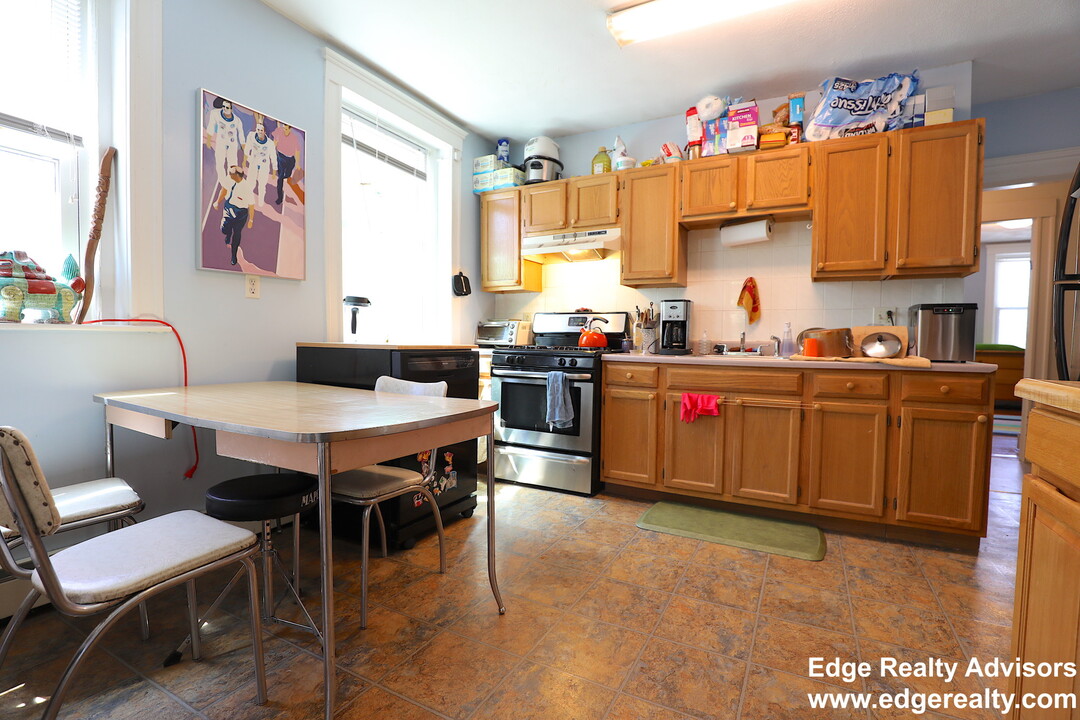 14 Wallingford Rd, Unit 2 in Boston, MA - Building Photo