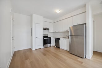 12868 Yonge St in Richmond Hill, ON - Building Photo - Building Photo
