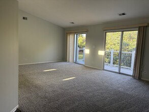 1521 Commodore Ct in Schaumburg, IL - Building Photo - Building Photo