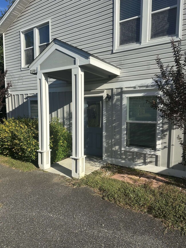 property at 214 W 8th Ave