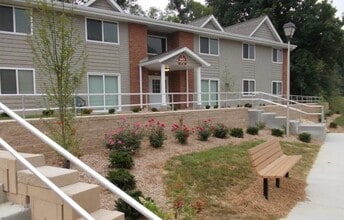 808 Treewood Dr in Hillsboro, OH - Building Photo - Building Photo