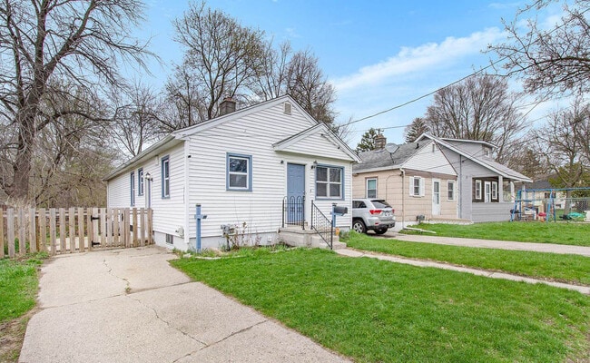 property at 1034 Greenwood Ave