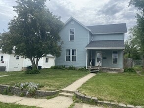 435 16th St in Marion, IA - Building Photo - Building Photo