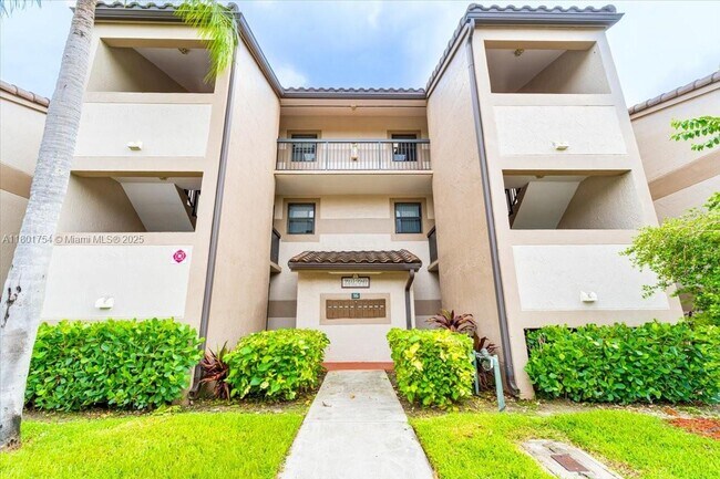 9939 Nob Hill Pl in Sunrise, FL - Foto de edificio - Building Photo