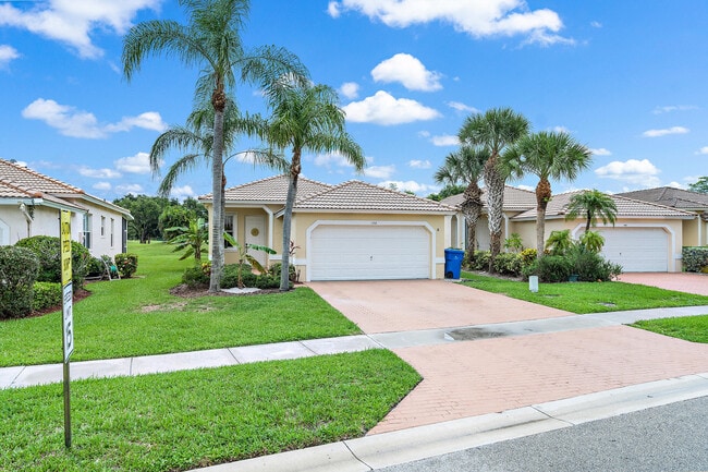 138 Prestige Dr in Royal Palm Beach, FL - Building Photo - Building Photo