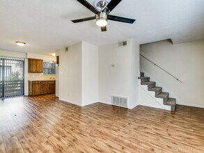 Windmill Townhomes & Duplexes in San Marcos, TX - Building Photo - Building Photo