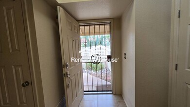 311 E Suntree St in Oro Valley, AZ - Foto de edificio - Building Photo