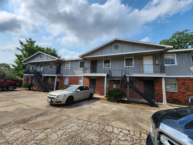 4311 Yellowstone Blvd