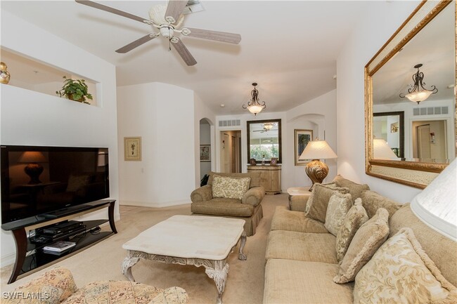 866 Carrick Bend Cir in Naples, FL - Foto de edificio - Building Photo