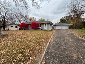 8471 Hilo Ln S in Cottage Grove, MN - Building Photo