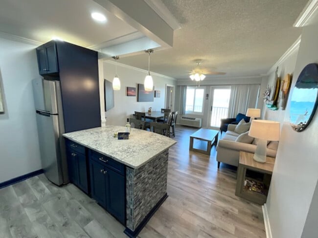 303 Atlantic Ave in Virginia Beach, VA - Building Photo - Building Photo