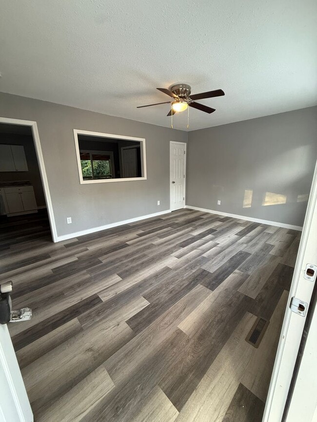 3211 W Walnut St in Springfield, MO - Building Photo - Building Photo