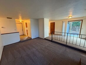 2907 Moraga Ave SE in Albany, OR - Building Photo - Building Photo