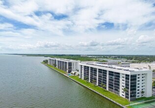 250 S Sykes Creek Pky, Unit B309 in Merritt Island, FL - Building Photo - Building Photo