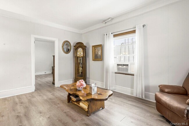 110 Gleneida Ave in Carmel, NY - Building Photo - Building Photo