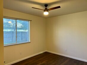 1524 Well St in New Braunfels, TX - Foto de edificio - Building Photo