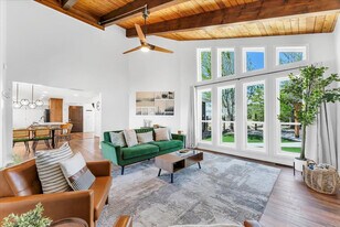 5445 Tannerwood Dr in Reno, NV - Building Photo