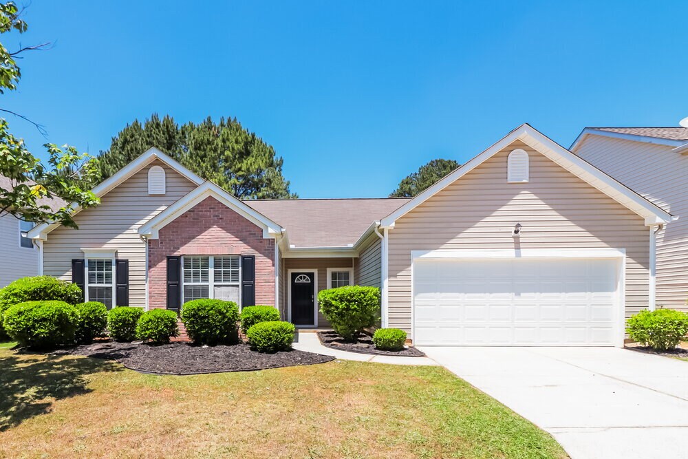 2008 Dartmoth Way in Villa Rica, GA - Building Photo