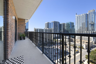 Gables Republic Square in Austin, TX - Foto de edificio - Building Photo