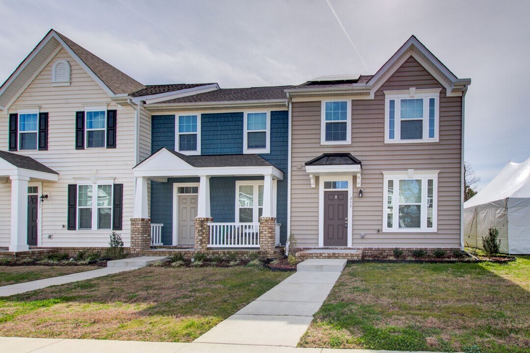 255 Goldenstar Ln in Portsmouth, VA - Building Photo
