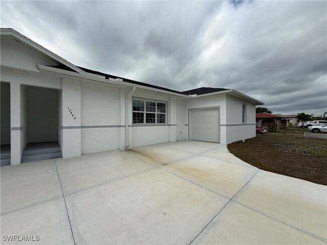 17444 Barbara Dr in Ft. Myers, FL - Building Photo - Building Photo