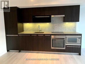 80 Queens Wharf Rd in Toronto, ON - Building Photo - Building Photo