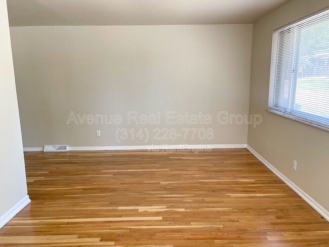 4081 Esseldale Dr in St. Ann, MO - Building Photo - Building Photo