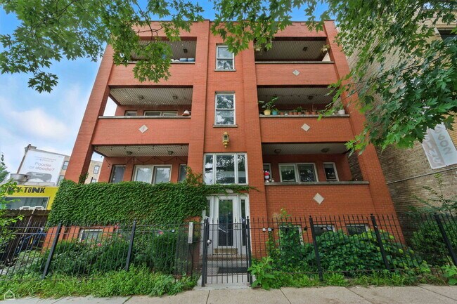 property at 1535 N Wicker Park Ave