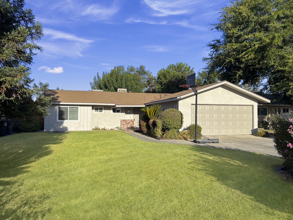 2637 S Bollinger St in Visalia, CA - Building Photo